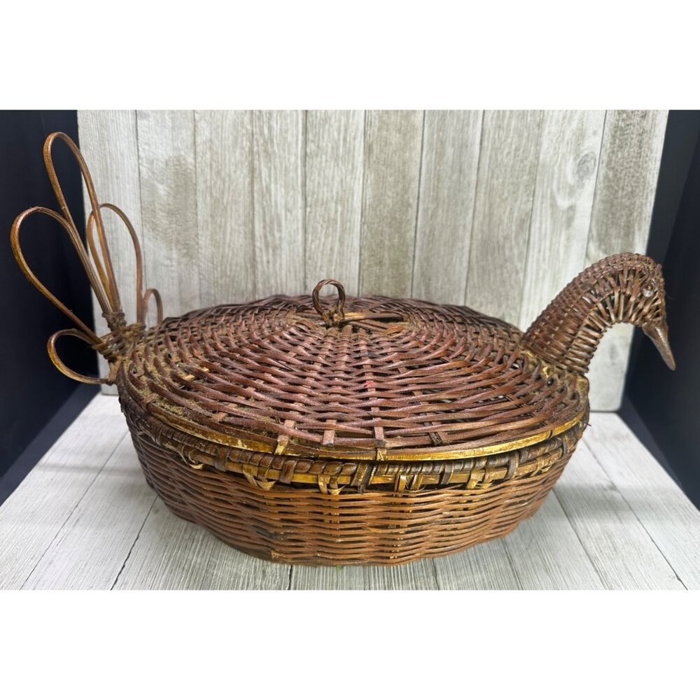 Vtg Woven Wicker Rattan Duck Goose Shaped Basket with Lid Farmhouse Decor 15" L